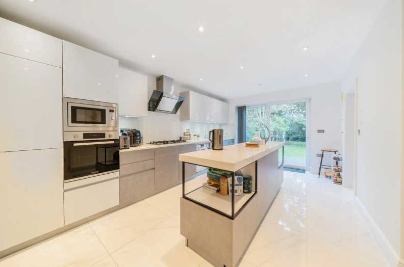 5 bedroom house for Sale in Corringway, Ealing, W5, London