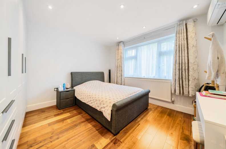 5 bedroom house for Sale in Corringway, Ealing, W5, London
