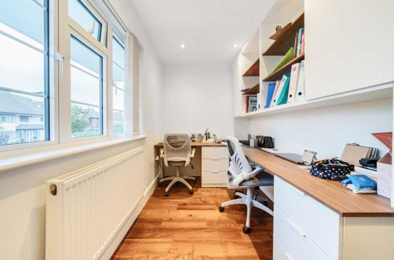 5 bedroom house for Sale in Corringway, Ealing, W5, London