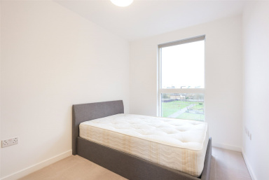 Lismore Boulevard, Colindale Gardens - NW9 view 3