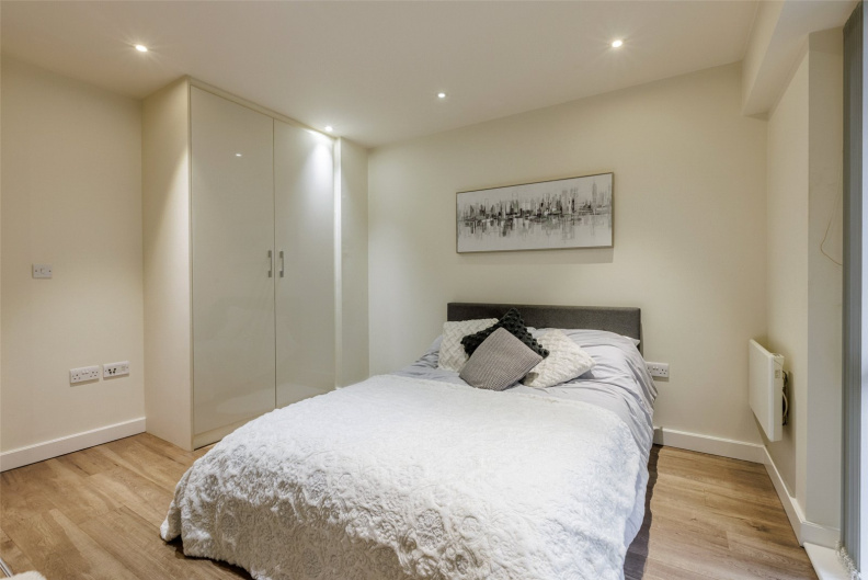 1 bedroom apartments/flats for sale in Boulevard Drive, Beaufort Park, Colindale - NW9 view 8