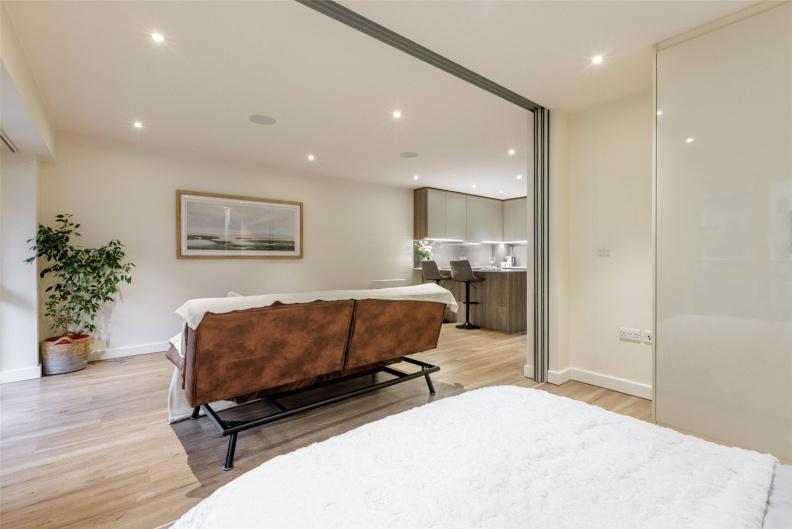 1 bedroom apartments/flats for sale in Boulevard Drive, Beaufort Park, Colindale - NW9 view 11