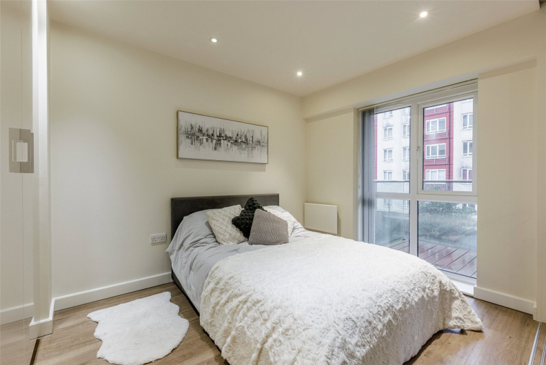 1 bedroom apartments/flats for sale in Boulevard Drive, Beaufort Park, Colindale - NW9 view 3