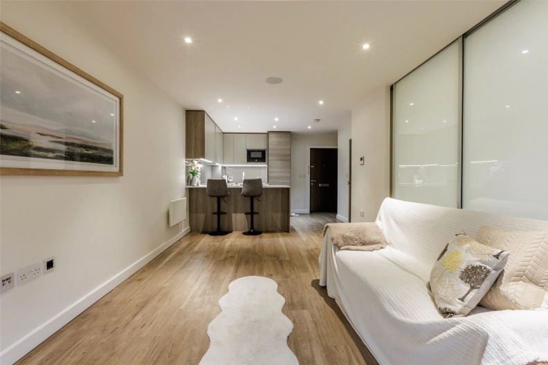 1 bedroom apartments/flats to sale in Boulevard Drive, Beaufort Park, Colindale-image 2