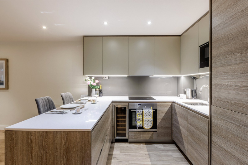 1 bedroom apartments/flats for sale in Boulevard Drive, Beaufort Park, Colindale - NW9 view 7