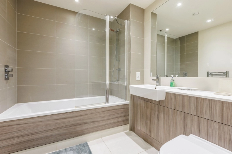 Studio apartments/flats to sale in Beaufort Square, Beaufort Park, Colindale-image 4