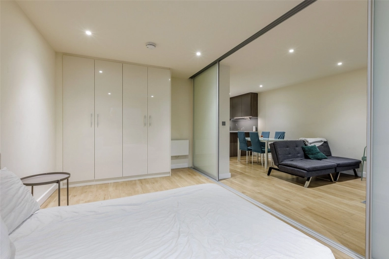 Studio apartments/flats to sale in Beaufort Square, Beaufort Park, Colindale-image 10