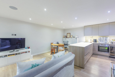 East Drive, Beaufort Park, Colindale - NW9 view 3