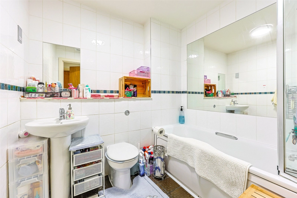 2 bedrooms apartments/flats for sale in Uxbridge Road, Ealing - W5 view 12