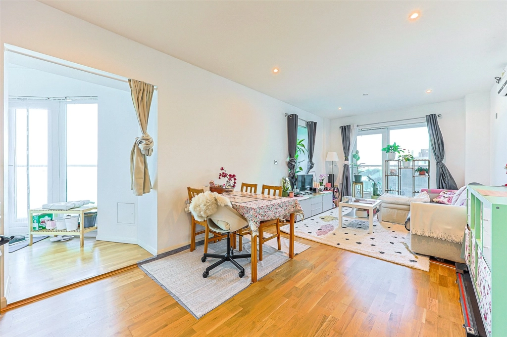 2 bedrooms apartments/flats for sale in Uxbridge Road, Ealing - W5 view 2