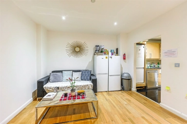 Uxbridge Road, Ealing - W5 view 2