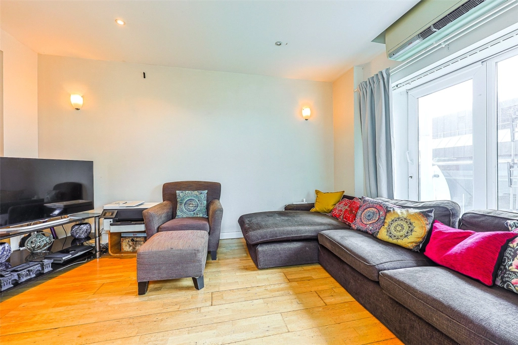 2 bedrooms apartments/flats for sale in Uxbridge Road, Ealing - W5 view 2