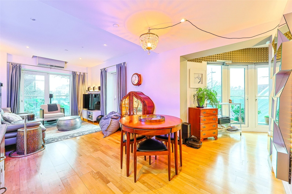 2 bedrooms apartments/flats for sale in Uxbridge Road, Ealing - W5 view 3