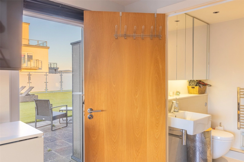 2 bedrooms apartments/flats for sale in Heritage Avenue, Beaufort Park, Colindale - NW9 view 17