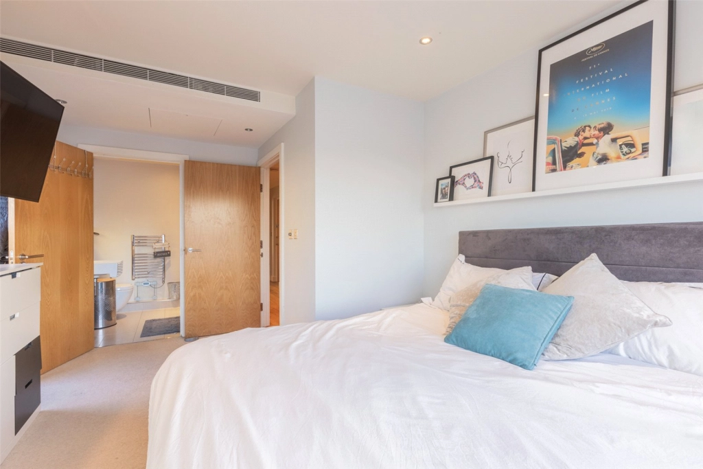2 bedrooms apartments/flats for sale in Heritage Avenue, Beaufort Park, Colindale - NW9 view 6
