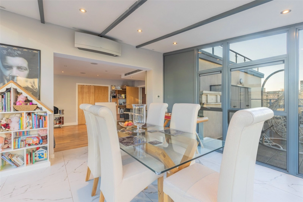 2 bedrooms apartments/flats for sale in Heritage Avenue, Beaufort Park, Colindale - NW9 view 8