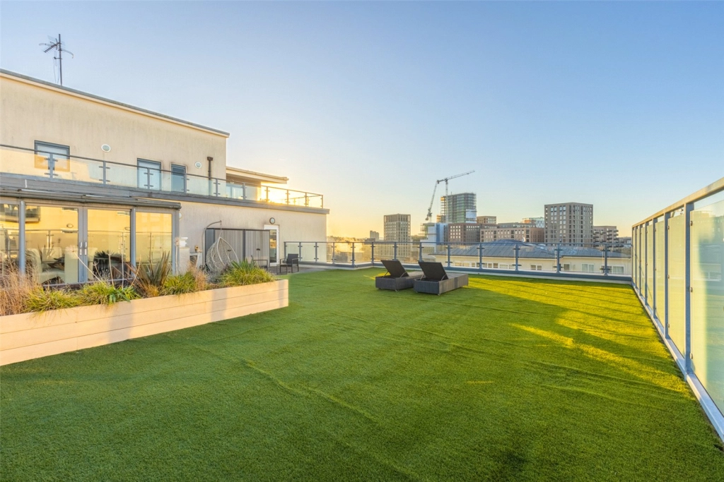 2 bedrooms apartments/flats for sale in Heritage Avenue, Beaufort Park, Colindale - NW9 view 4