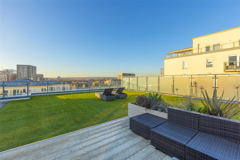 2 bedrooms apartments/flats for sale in Heritage Avenue, Beaufort Park, Colindale - NW9 view 25