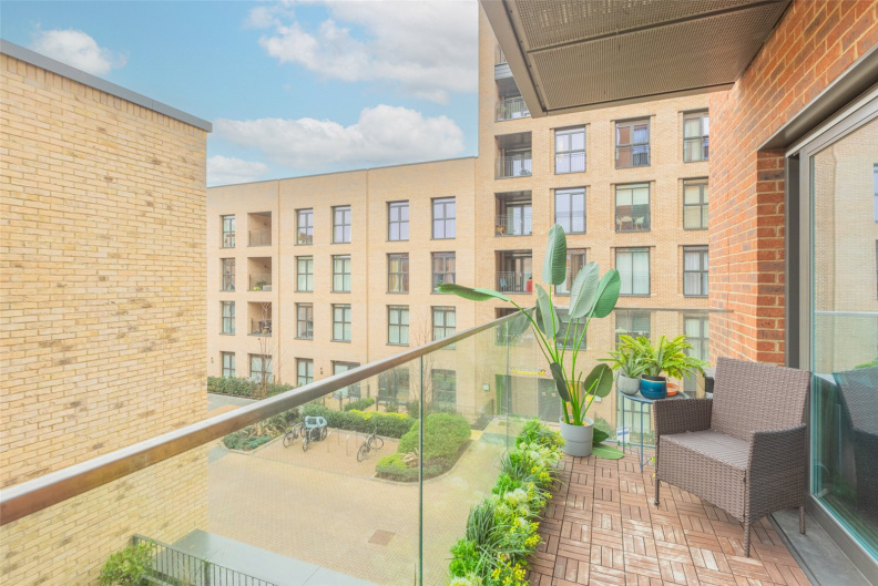 2 bedrooms apartments/flats to sale in Javelin House, 61 Lismore Boulevard, Colindale Gardens-image 14