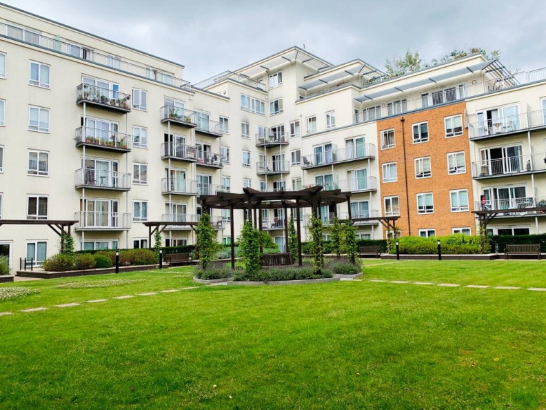 1 bedroom apartments/flats to sale in Boulevard Drive, Beaufort Park, Colindale-image 11