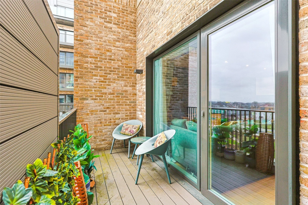 Studio apartments/flats for sale in Accolade Avenue, Southall - UB1 view 9