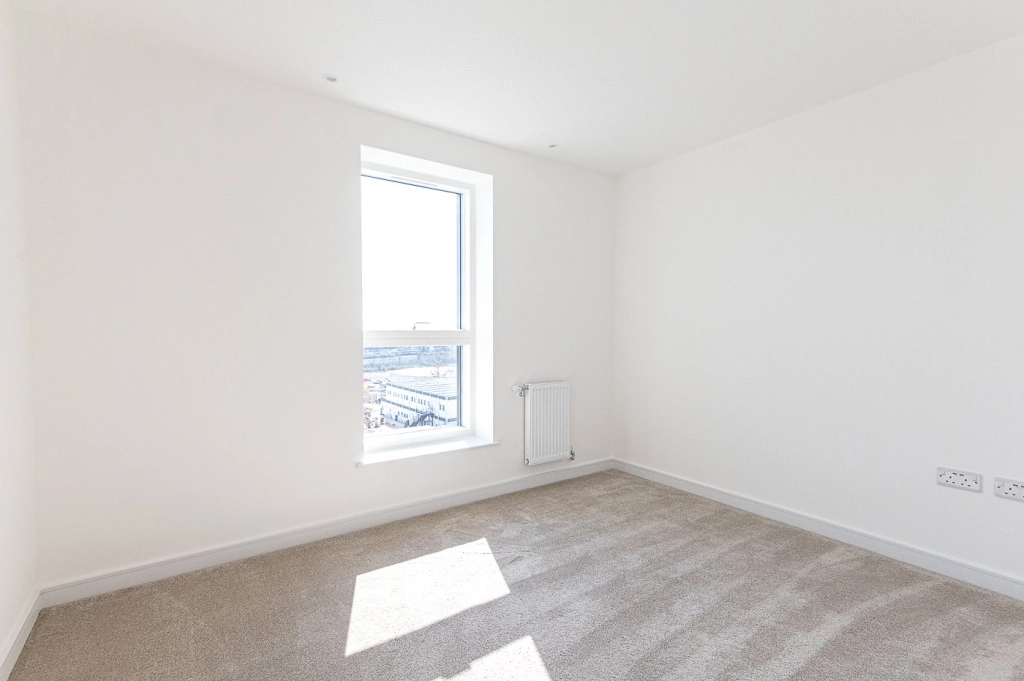 2 bedrooms apartments/flats for sale in Greenleaf Walk, Southall - UB1 view 8