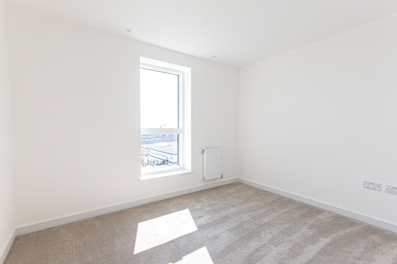 2 bedrooms apartments/flats to sale in Greenleaf Walk, Southall-image 5