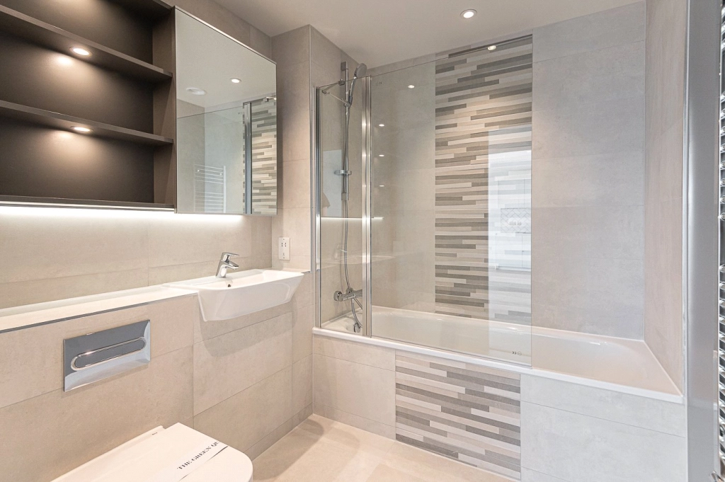 2 bedrooms apartments/flats for sale in Greenleaf Walk, Southall - UB1 view 6