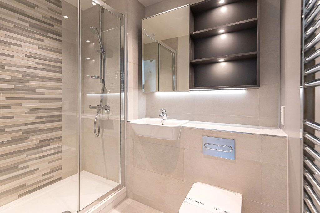 2 bedrooms apartments/flats for sale in Greenleaf Walk, Southall - UB1 view 12