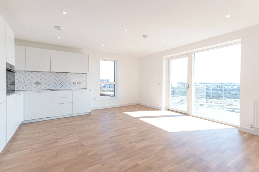 2 bedrooms apartments/flats for sale in Greenleaf Walk, Southall - UB1 view 3
