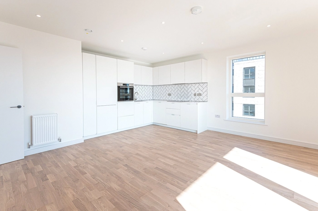 2 bedrooms apartments/flats for sale in Greenleaf Walk, Southall - UB1 view 4