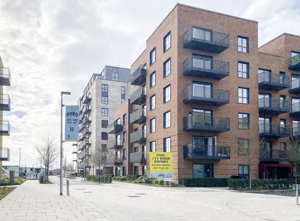 2 bedrooms apartments/flats for sale in Greenleaf Walk, Southall - UB1 view 14