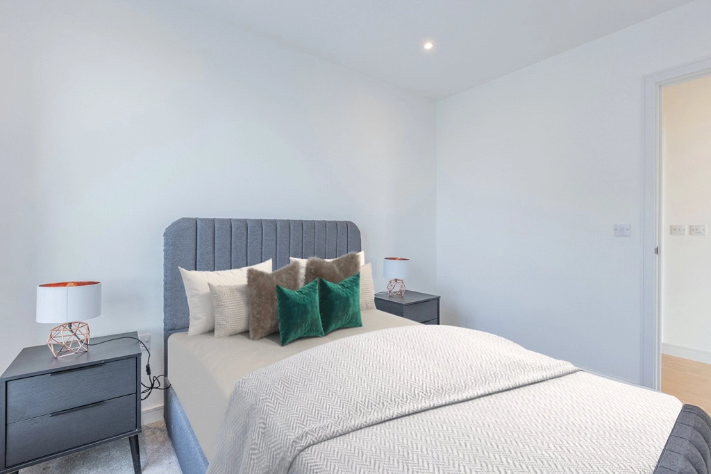 2 bedrooms apartments/flats for sale in Greenleaf Walk, Southall - UB1 view 12