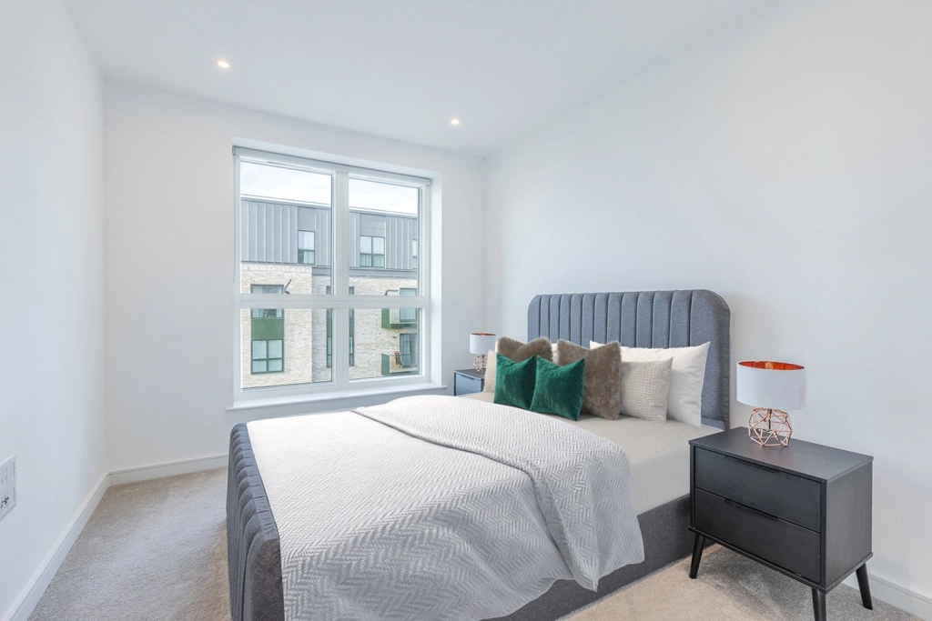 2 bedrooms apartments/flats for sale in Greenleaf Walk, Southall - UB1 view 11