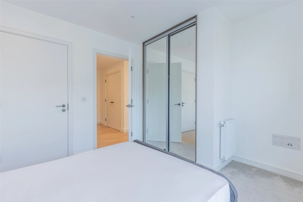 2 bedrooms apartments/flats for sale in Greenleaf Walk, Southall - UB1 view 14