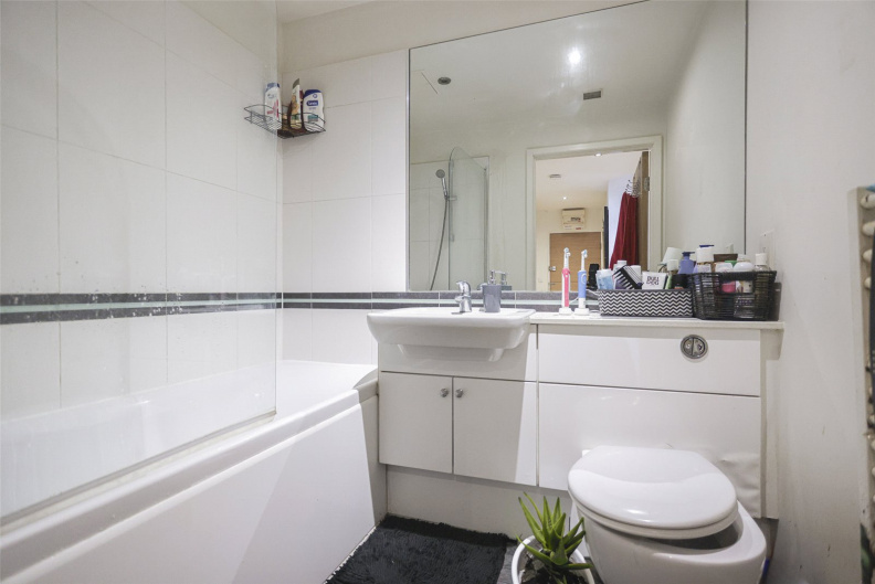 1 bedroom apartments/flats to sale in Heritage Avenue, Beaufort Park-image 7