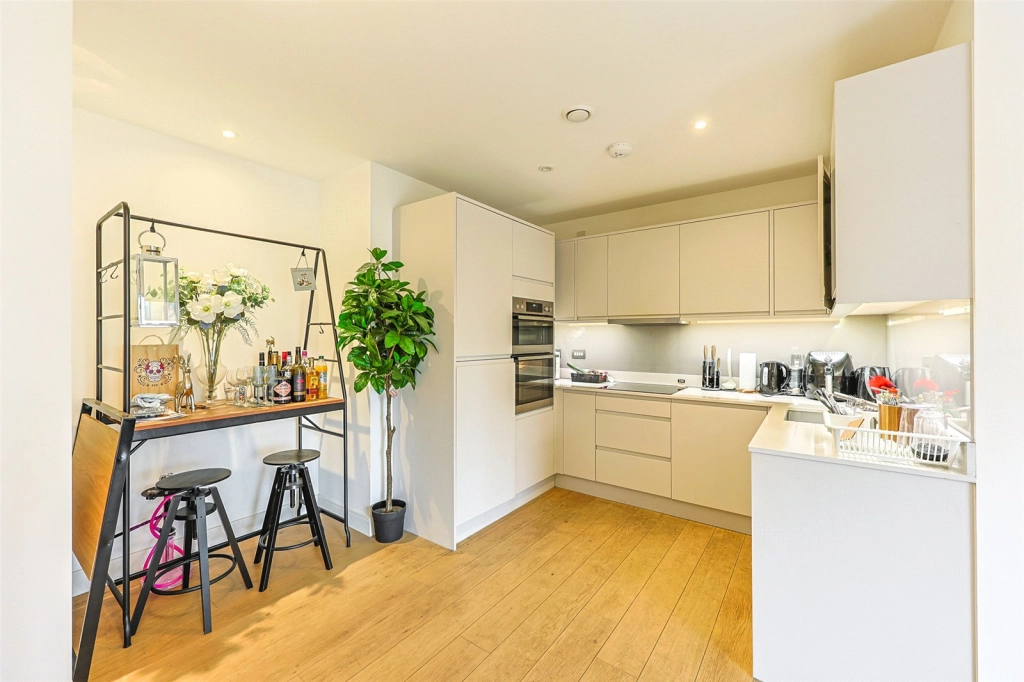 2 bedrooms apartments/flats for sale in Grove Park, Colindale - NW9 view 2