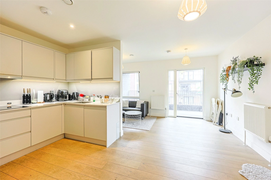 2 bedrooms apartments/flats for sale in Grove Park, Colindale - NW9 view 4