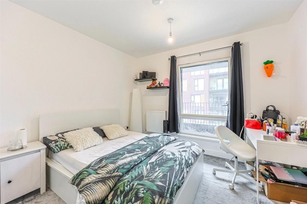 2 bedrooms apartments/flats for sale in Grove Park, Colindale - NW9 view 11