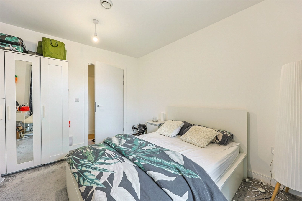 2 bedrooms apartments/flats for sale in Grove Park, Colindale - NW9 view 12