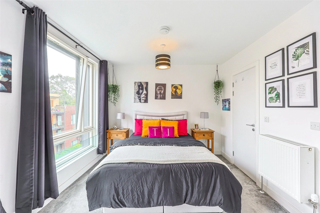 2 bedrooms apartments/flats for sale in Grove Park, Colindale - NW9 view 10