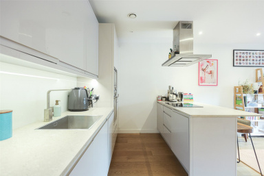 Lismore Boulevard, Colindale Gardens - NW9 view 2