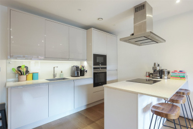 Lismore Boulevard, Colindale Gardens - NW9 view 3