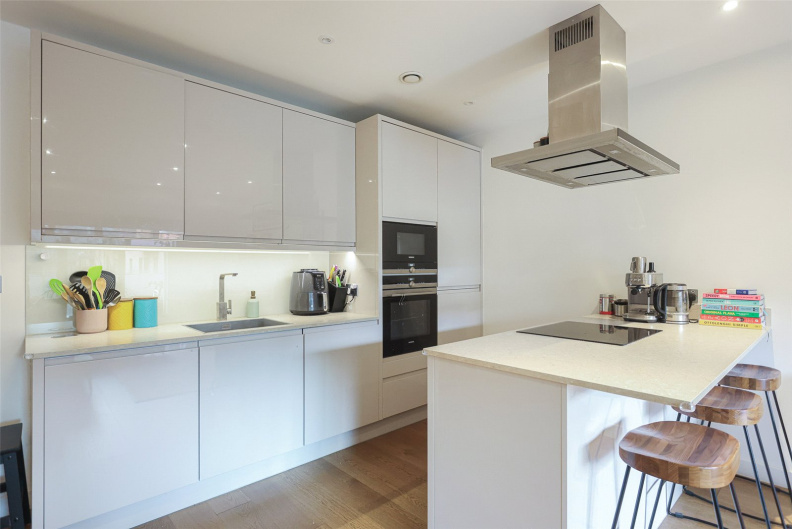 3 bedrooms apartments/flats for sale in Lismore Boulevard, Colindale Gardens - NW9 view 3