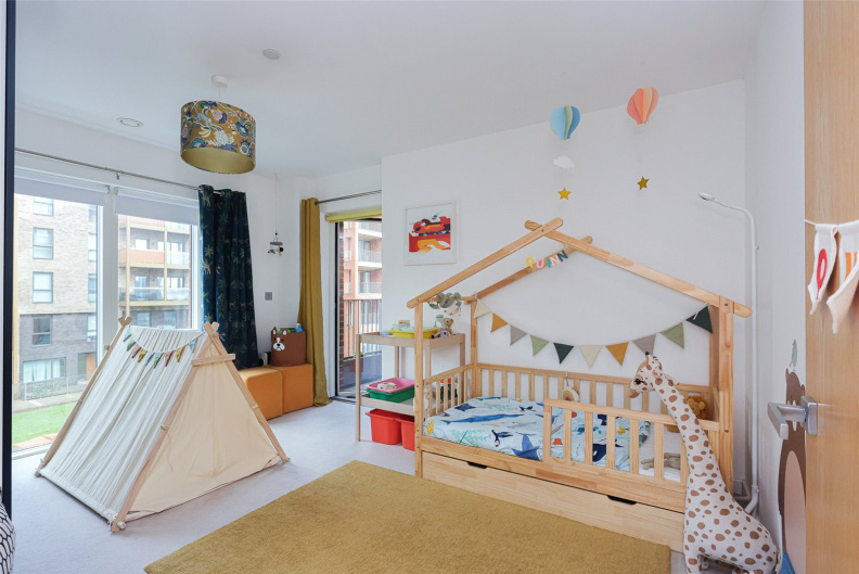 3 bedrooms apartments/flats for sale in Lismore Boulevard, Colindale Gardens - NW9 view 14