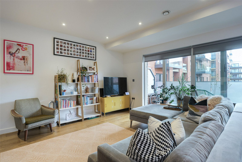 3 bedrooms apartments/flats for sale in Lismore Boulevard, Colindale Gardens - NW9 view 8