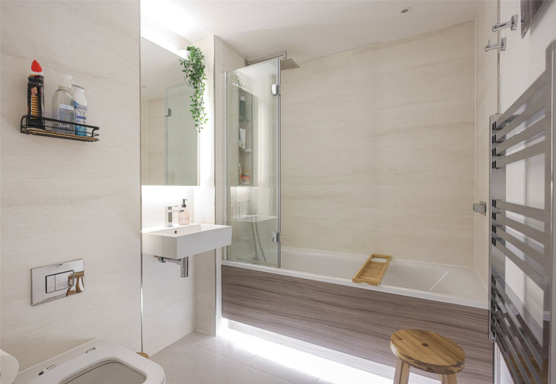 3 bedrooms apartments/flats for sale in Lismore Boulevard, Colindale Gardens - NW9 view 16