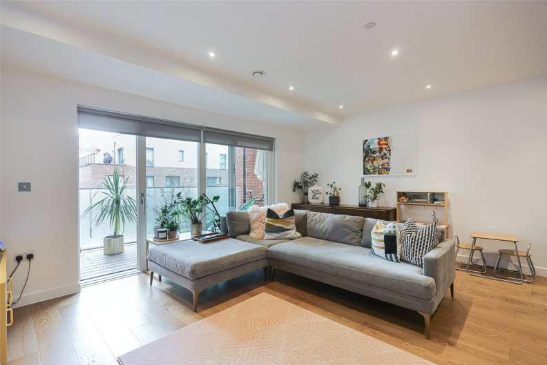3 bedrooms apartments/flats for sale in Lismore Boulevard, Colindale Gardens - NW9 view 7