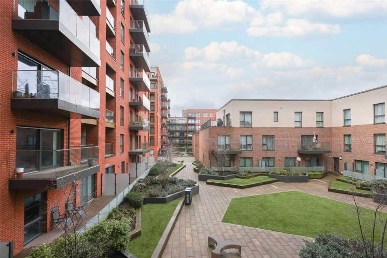 3 bedrooms apartments/flats to sale in Lismore Boulevard, Colindale Gardens-image 21