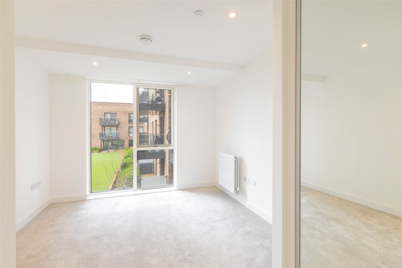 1 bedroom apartments/flats to sale in Lismore Boulevard, Colindale Gardens-image 5
